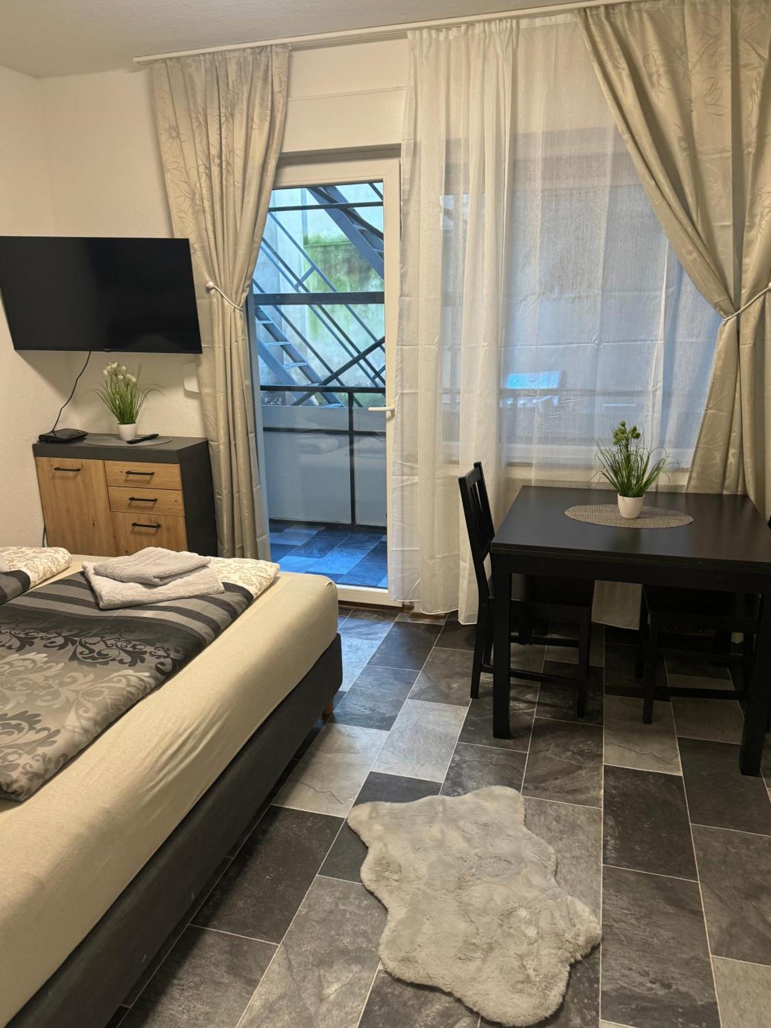 M&Bluxux Apartaments Крефелд Екстериор снимка